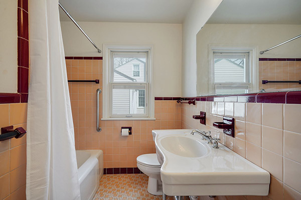 Skye-McLoughlin-real-estate-richfield-mn-remodel-main-bathroom-after